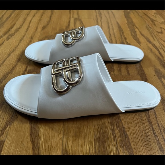 Balenciaga White Leather Oval BB Slides in 38 - Picture 3 of 10